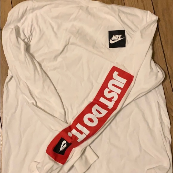 Nike Long Sleeve - Picture 2 of 4